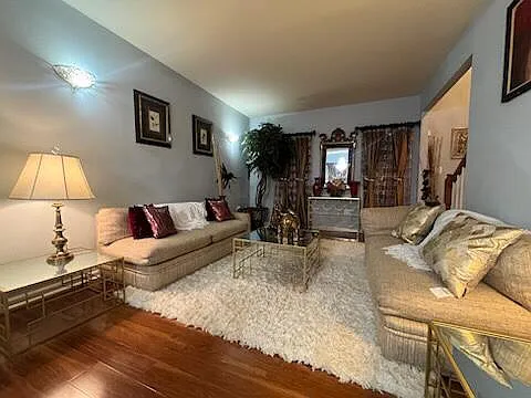 1611 Kings Valley Dr — Photo 2