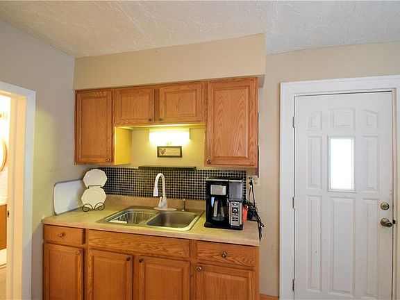 2nd image of 3435 Wellington Ave