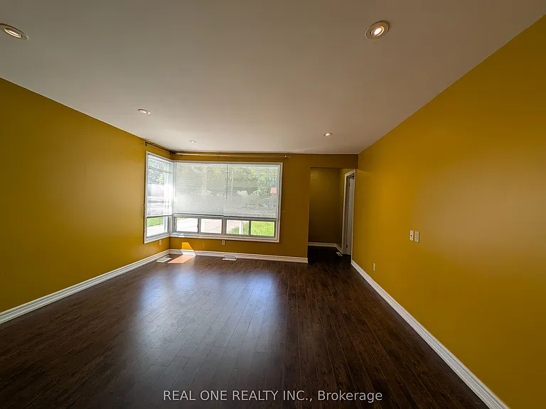 157 Bessborough Dr — Photo 11