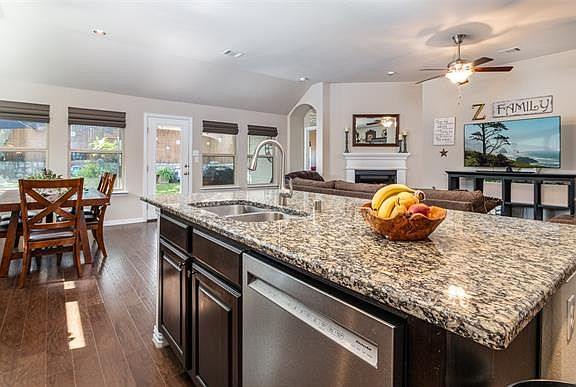 3rd image of 1012 Water Garden Cir