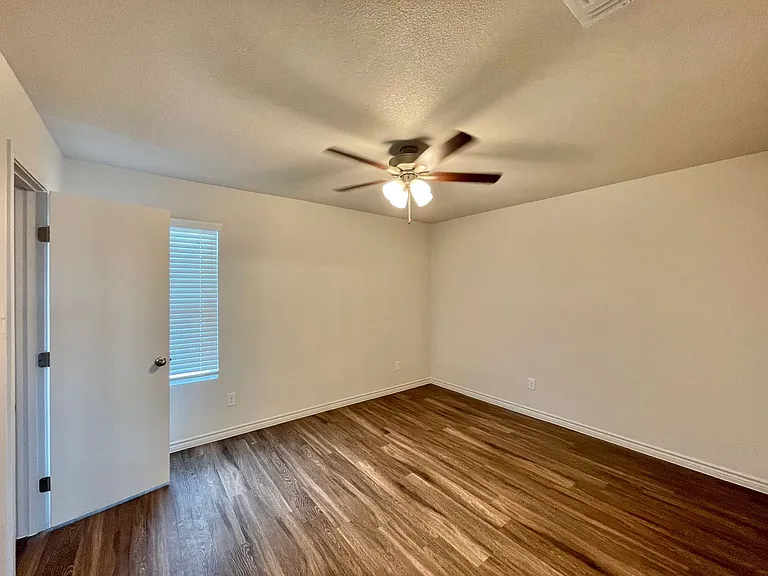 1802 Clovis Dr — Photo 24