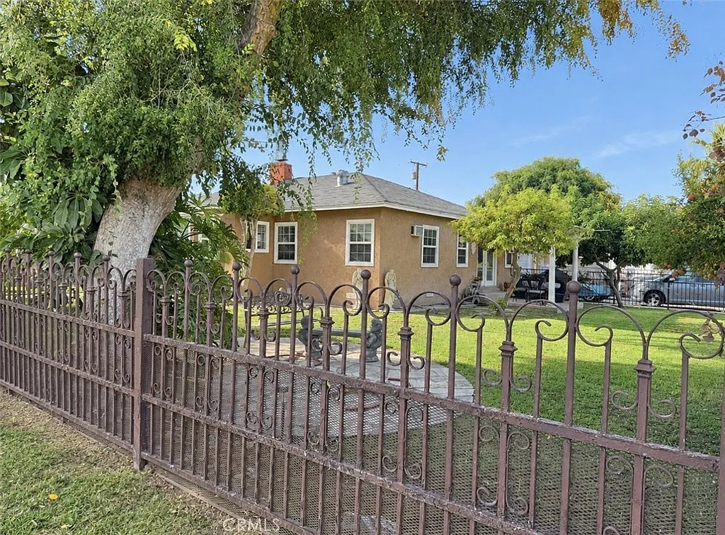 3 bed, 1829 sqft, $3,100 — Photo 1