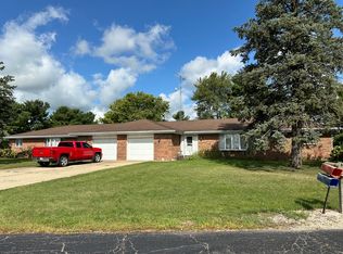 1194 E 2915 North Rd, Clifton, IL 60927