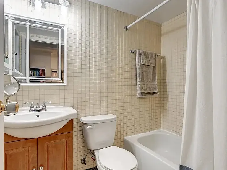1701 S University Dr — Photo 4