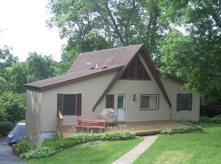9A160 Hawthorne Dr, Apple River, IL 61001
