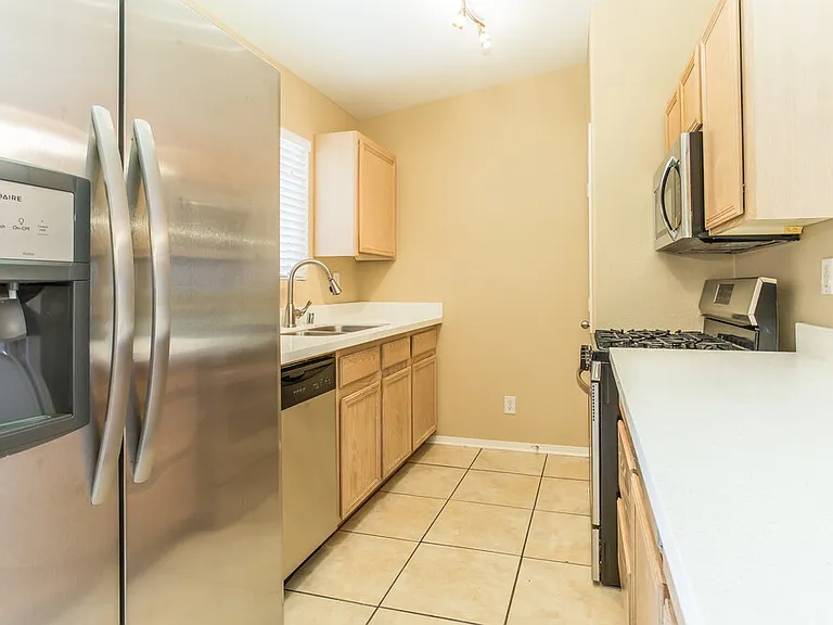 4026 W Red Coach Ave — Photo 6