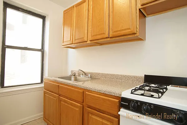 Rented by Norman Raindel, LREB | media 9