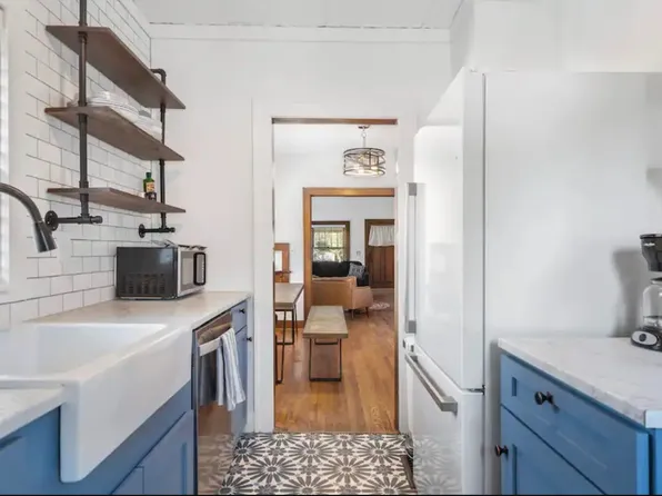 1606 N Benton Ave, Springfield, MO 65803