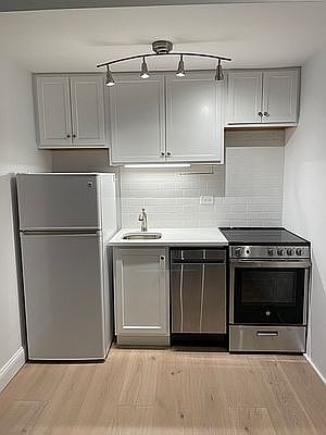 1st image of 150 W 51st St APT 1502