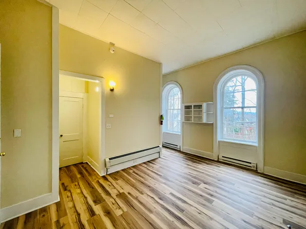 567 Saint Paul St #4, Burlington, VT 05401