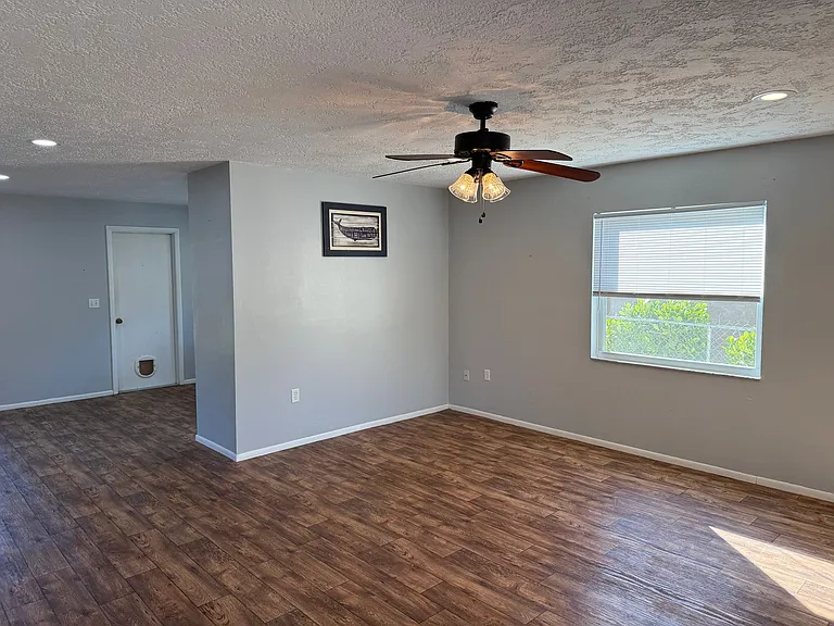 144 Christie Ave — Photo 9