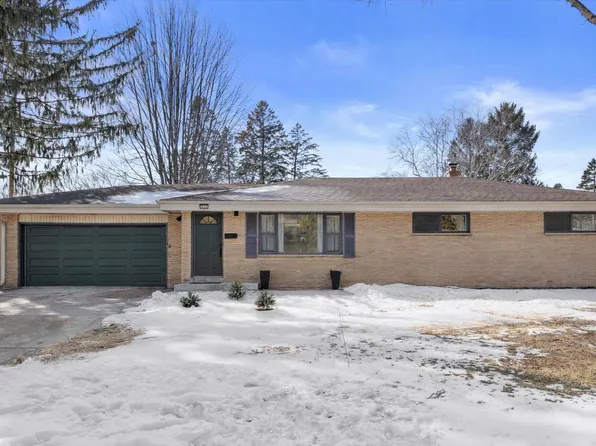 831 West Riverview DRIVE, Glendale, WI 53209