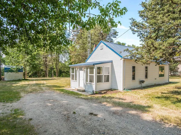 9262 Bennett Lake Rd, Fenton, MI 48430
