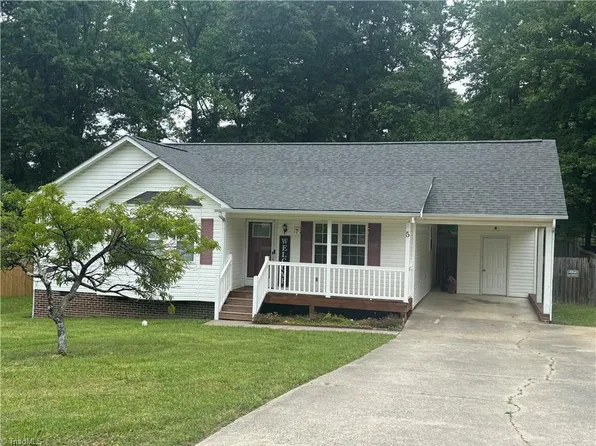 5 Oak Ridge Dr, Thomasville, NC 27360