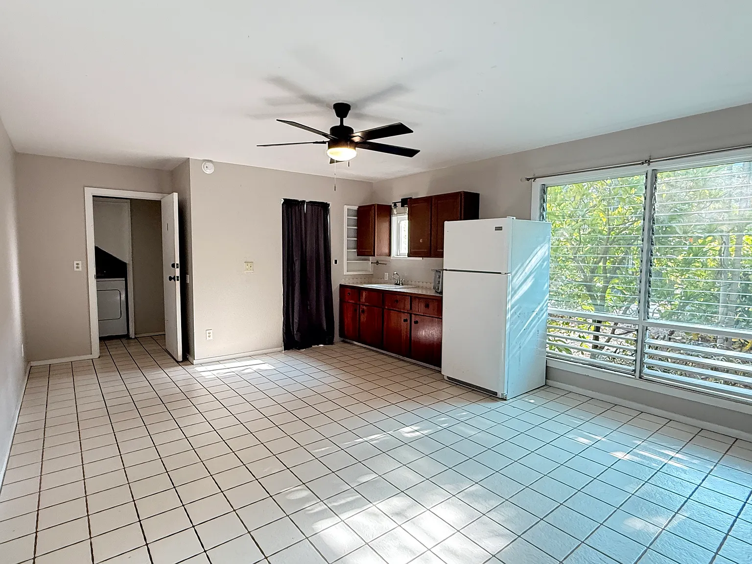 Studio, 120 sqft, $1,450 — Photo 3