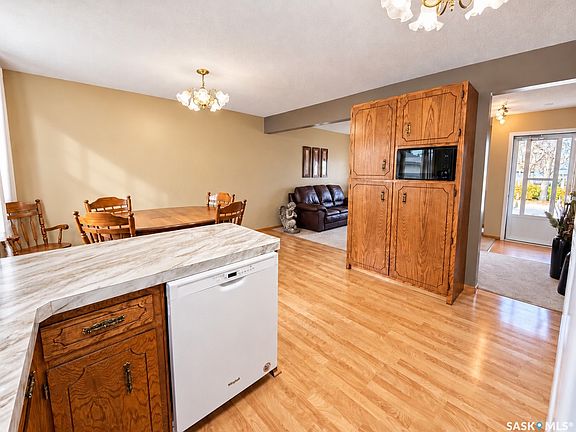 4th image of 511 Central Avenue S