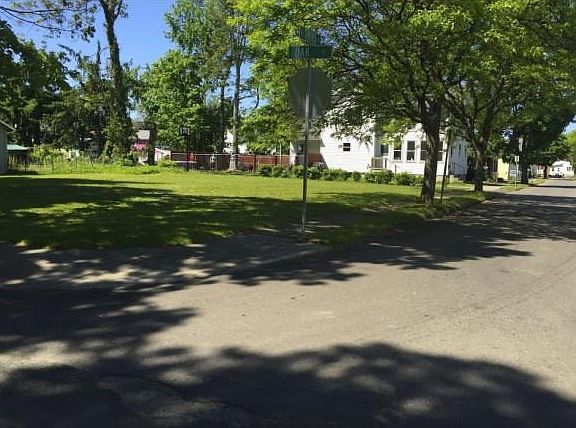 4th image of 459 Oak St