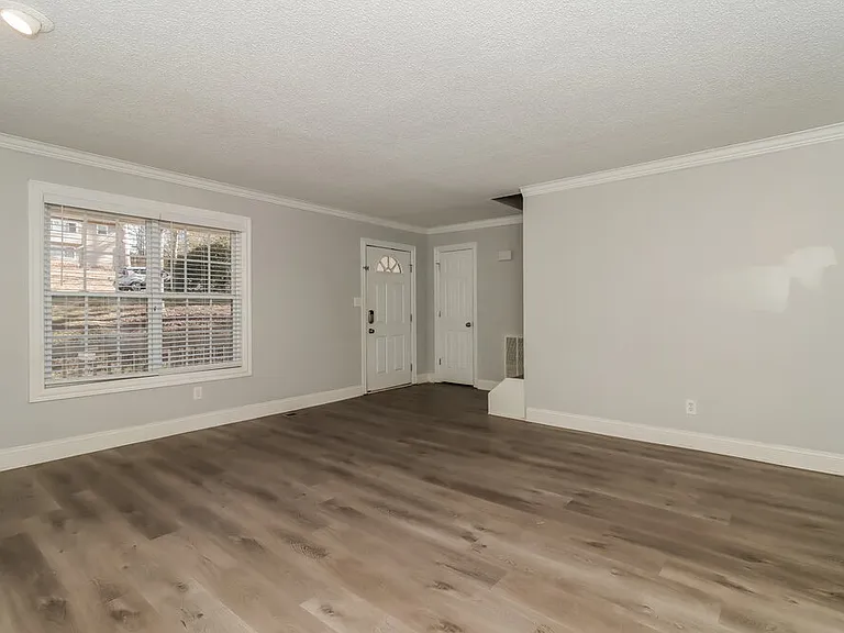 565 Bells Ferry Pl — Photo 7