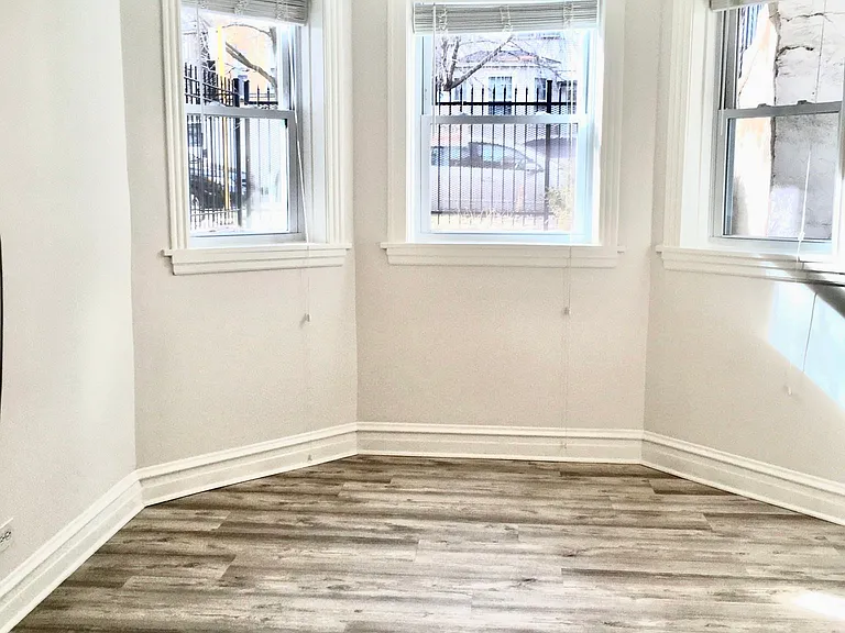 2447 N Harding Ave #G — Photo 12