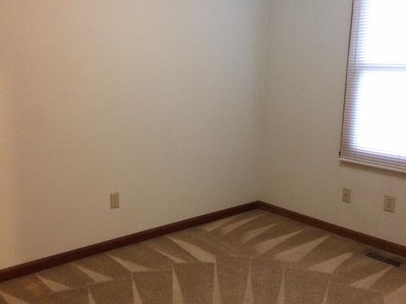 4th image of 607 Pine Ln