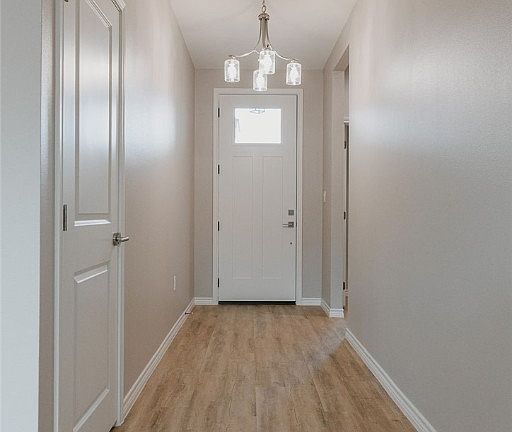4th image of 1006 Broadmoor St