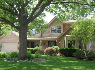 6145 S 35th St, Greenfield, WI 53221