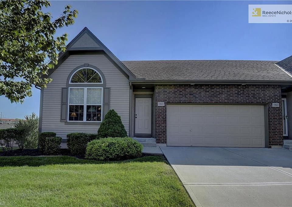 Welcome to 15918 W 61st Terr, Shawnee, KS 66218 in the Villas at Parkside!!  This 3BR/2.5BA Rev. 1.5 story maintenance provided property that has been maintained to perfection!!