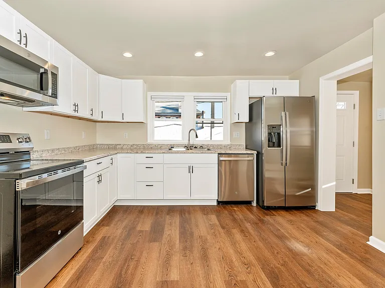 72 Wayside Ave — Photo 17