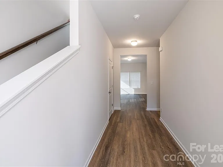 1419 Amhurst St — Photo 9