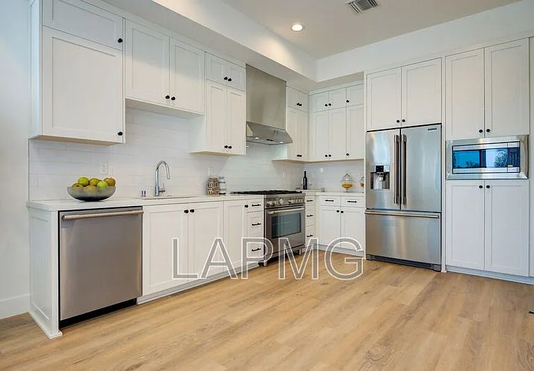 6018 Comey Ave — Photo 2