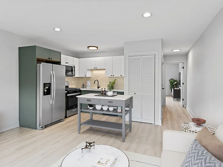 5616 N Washtenaw Ave #202 — Photo 4