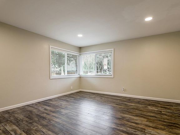3rd image of 3776/3778 Flora Vista Ave