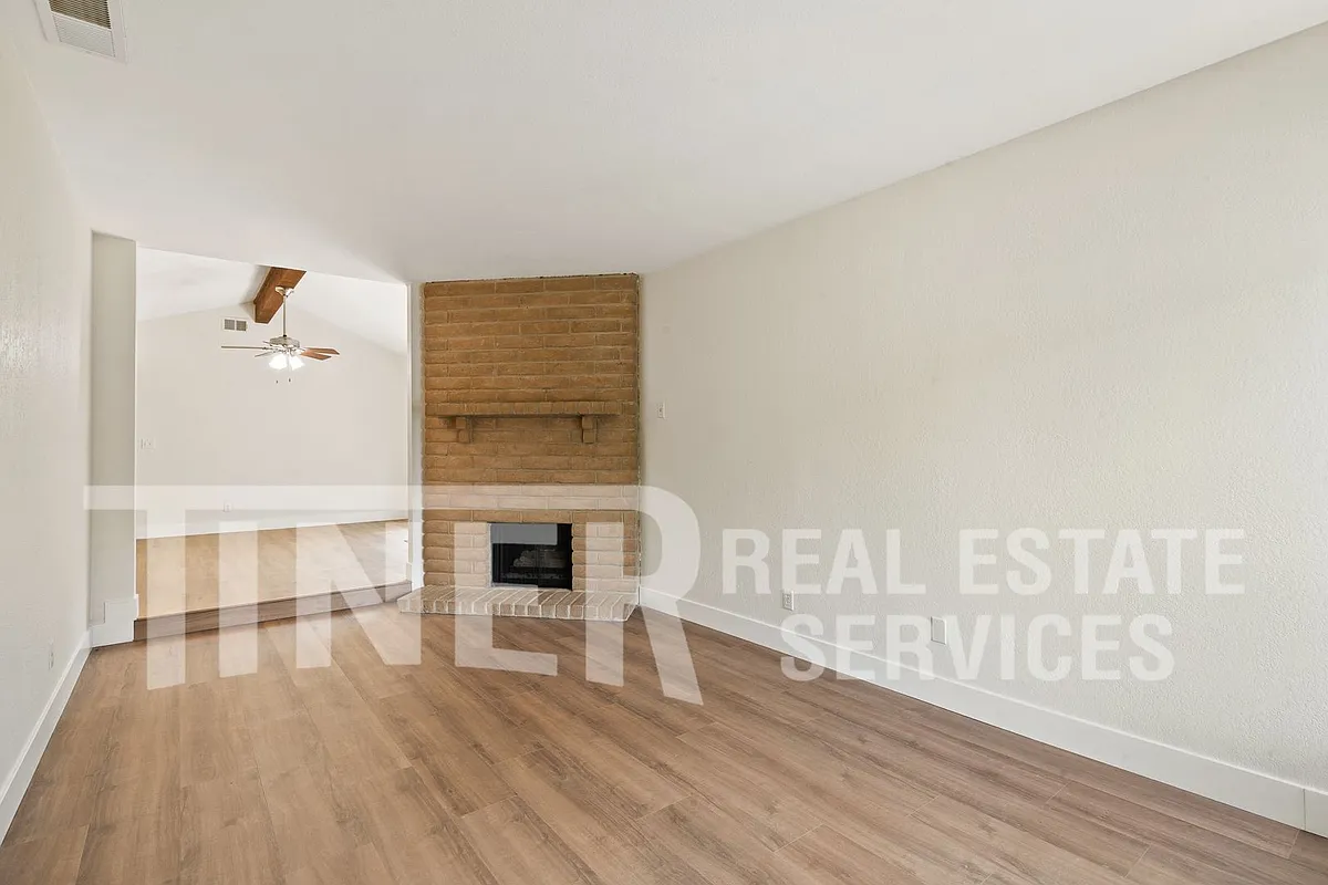 Building Photo - 9140 Nasreen Dr