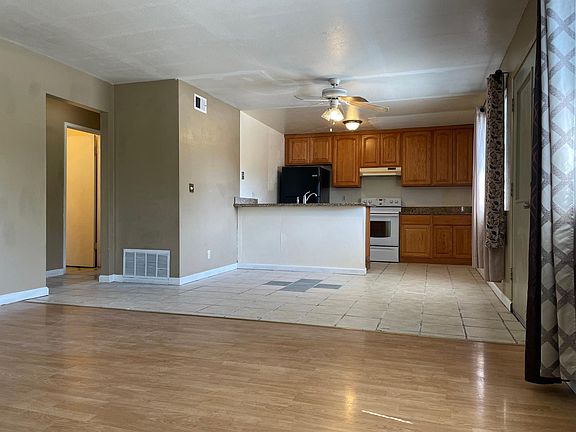 2nd image of 824 Gilchrist Dr APT 1