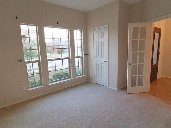 4th image of 1124 Bexar Ave