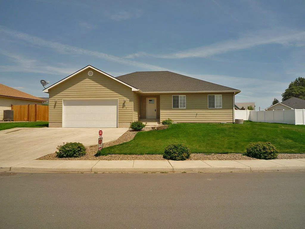 701 Cherry Ln photo 1
