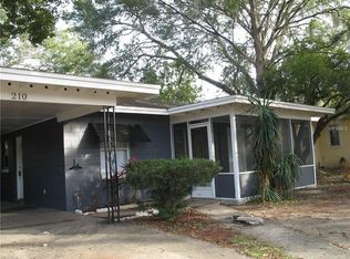 210 N Bloxham Ave, Tavares, FL 32778