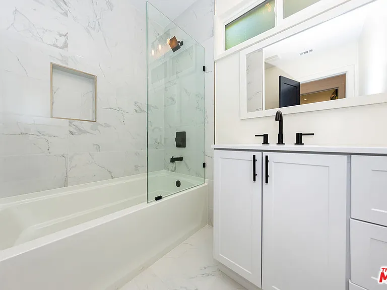1656 S Crescent Heights Blvd — Photo 17