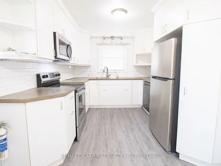 98 James St E #1 — Photo 6