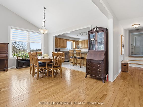 5th image of 1662 Richmond Rd