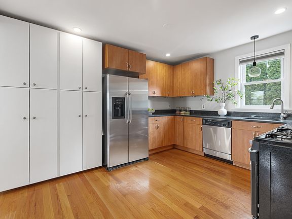 5th image of 24 Harvard St #A