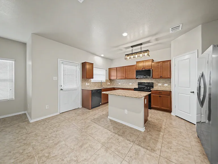 1100 Jackson Ln — Photo 5