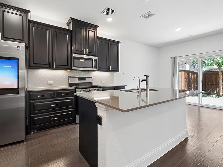 982 Mikaela Dr — Photo 11