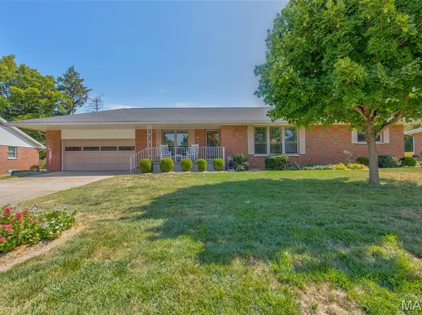 3303 Greenwood Ln, Godfrey, IL 62035