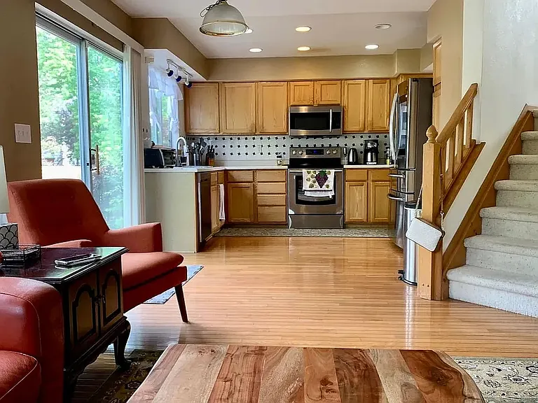 310 Mercator Ave — Photo 6