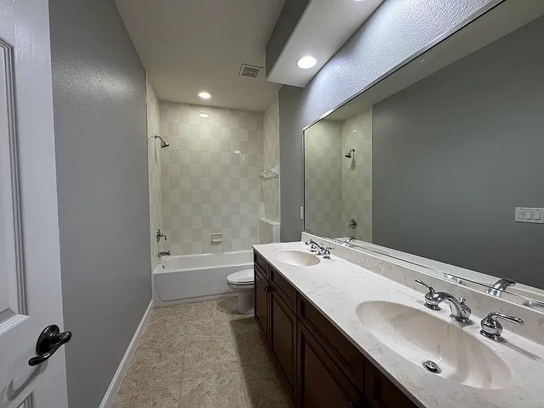 142 Harrington Ct — Photo 35