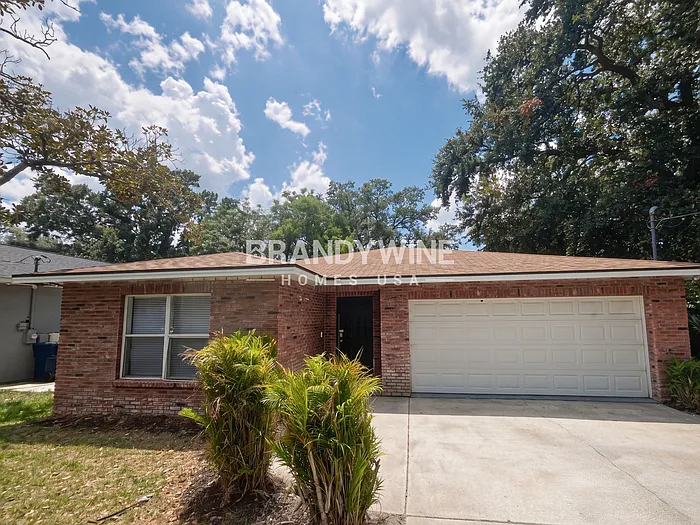 8810 N Orangeview Ave — Photo 2
