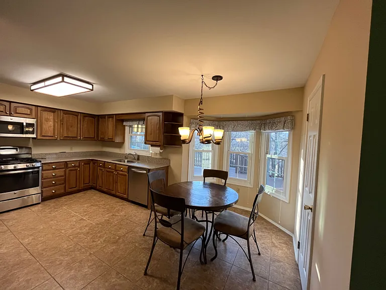 48 Shelly Ln — Photo 3