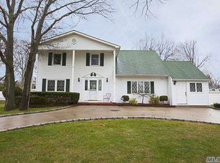 1045 Coates Ave, Holbrook, NY 11741