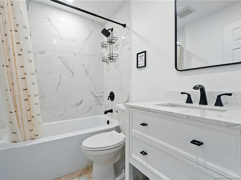 30 SW Hideaway Pl — Photo 16